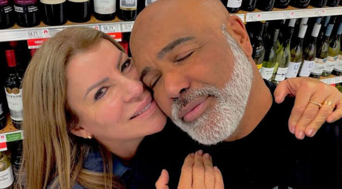 Viúva de Rick faz homenagem um mês após morte do cantor: ‘Amor é maior ainda’
