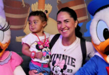 Graciele Lacerda se emociona ao ver encontro de Clara com Mickey e Minnie