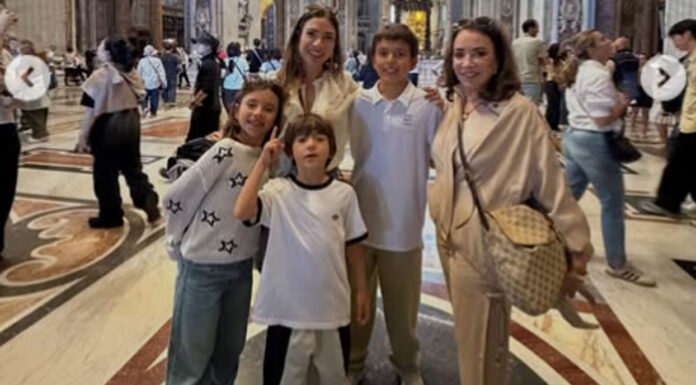 Patrícia Abravanel curte viagem com a mãe e os três filhos: ‘Daqui vem minha força’