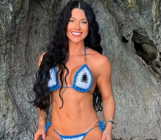Rayane Figliuzzi curte viagem a Capri com irmão e se encanta com passeio de lancha
