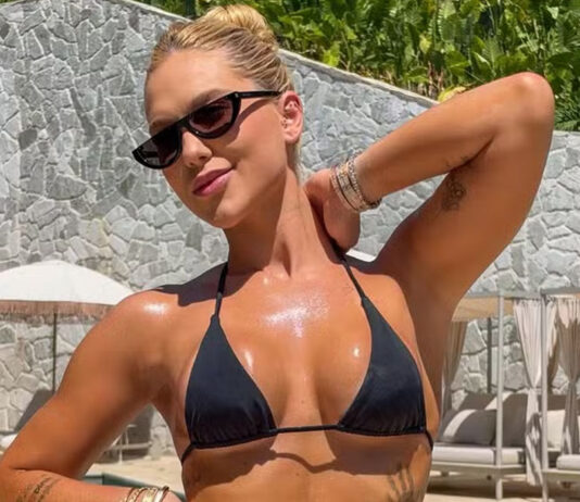 Virginia Fonseca impressiona ao exibir curvas de biquíni fio-dental e marquinha